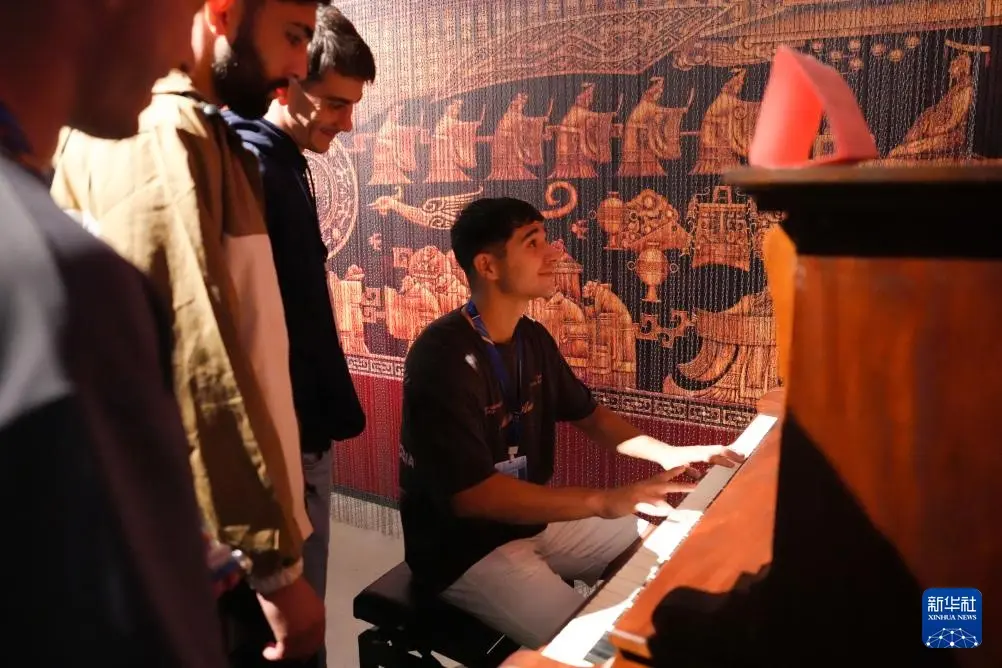 https, 新华社记者, 化博物馆内